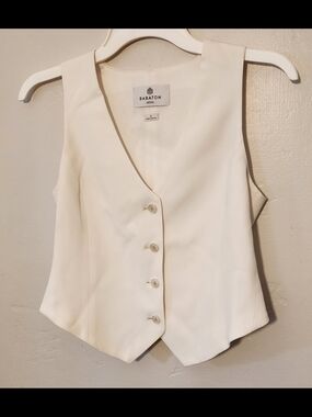 Aritzia Babaton Cream Tailored Vest